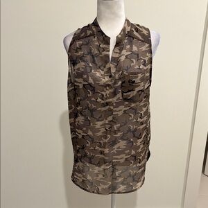 New With Tags Evereve Peyton Jensen Sheer Camo Popover Sleeveless Top Sz L